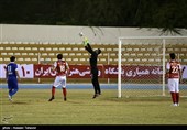 دیدار دوستانه تیم‌های فوتبال هنرمندان ایران و جهان با پیشکسوتان استقلال - کیش
