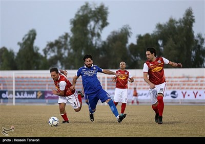دیدار دوستانه تیم‌های فوتبال هنرمندان ایران و جهان با پیشکسوتان استقلال - کیش