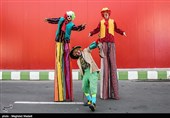 روایت عاشقانه زال و رودابه با عروسک‌های سه متری