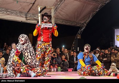 Street Performances Draw Attention in Fajr Theater Festival