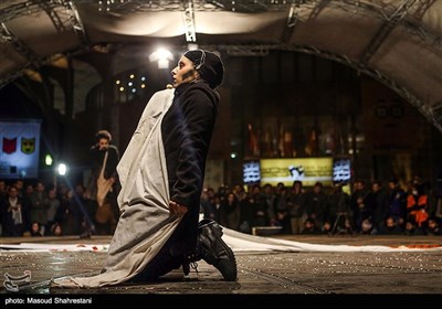 Street Performances Draw Attention in Fajr Theater Festival