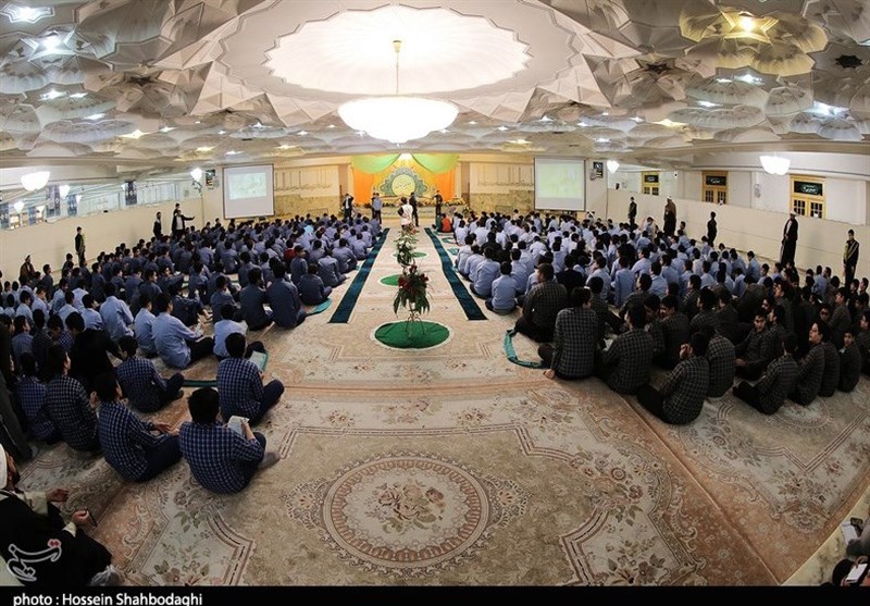 برگزاری جشن تکلیف پسران در حرم حضرت معصومه(س) به روایت تصویر