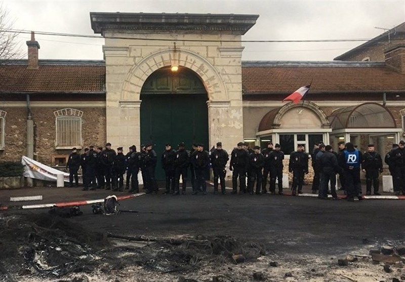 French Prison Guards Block Prison amid First Trial Linked to 2015 Paris Attack