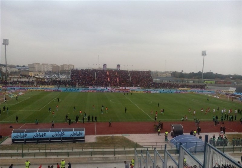 حاشیه بازی پیکان - پرسپولیس| هجوم هواداران پرسپولیس و ورود یک استقلالی به جمع سرخ‌پوشان + تصاویر