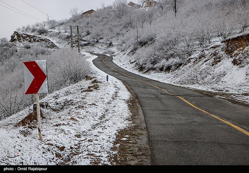 ساری |بارش برف بهاری محورهای مواصلاتی مازندران را سفیدپوش کرد