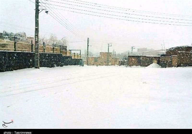بارش برف در استان مرکزی- شهرستان ساوه