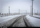 آزادراه ساوه- تهران به‌دنبال بارش برف در مسیر رفت و برگشت مسدود شد