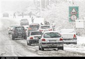 باد و بوران برخی محورهای سمنان را فرا گرفت؛ الزام به همراه داشتن زنجیر چرخ