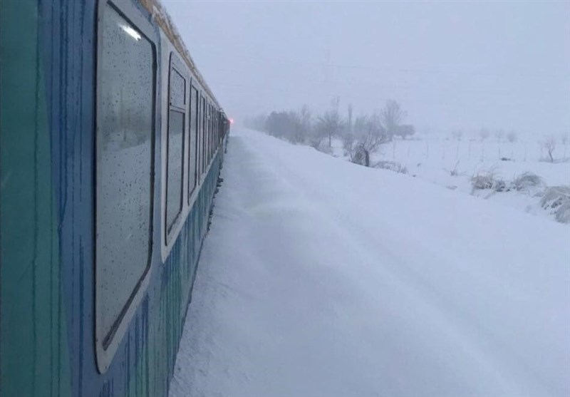 بازماندن تعدادی از مسافران قطار گرگان به تهران به علت سردی واگن