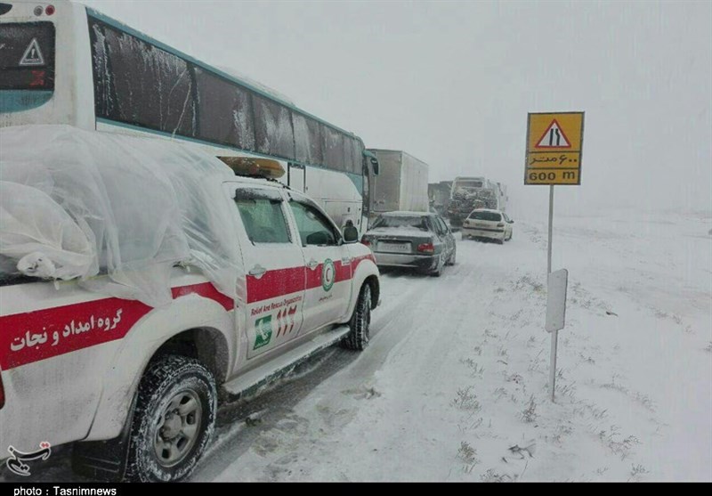 1217 نفر در برف و کولاک استان مرکزی امدادرسانی شدند