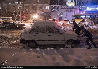 ایران کے شہر کرج میں شدید برفباری