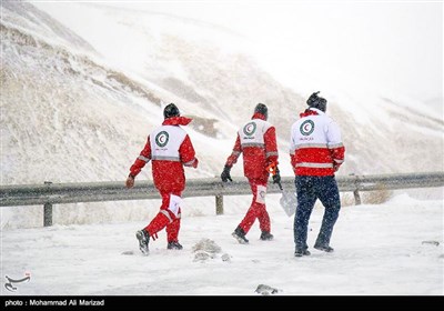امداد رسانی هلال احمر در اتوبان تهران - قم