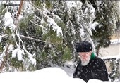 تصویری از امام خامنه‌ای در برف امروز تهران + عکس
