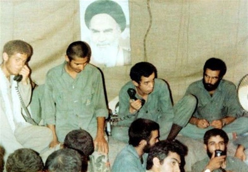 فیلم کمتر دیده شده از مباحثه سردار رحیم صفوی و شهید حسن باقری با فرماندهان در اتاق جنگ