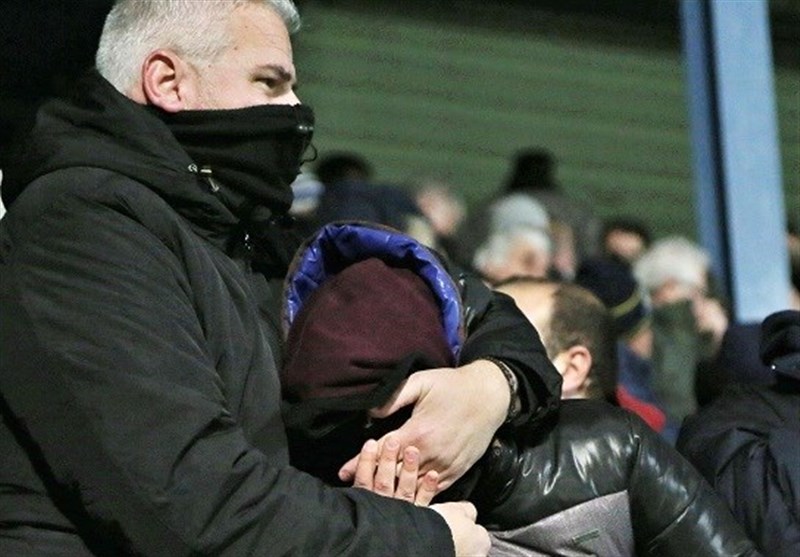 استفاده پلیس یونان از گاز اشک‌آور در بازی تیم انصاری‌فرد و حاج‌صفی + تصاویر