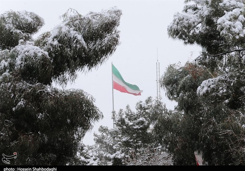 الثلوج تغلق المدارس والجامعات فی طهران