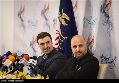 مسعود نجفی مدیر روابط عمومی و ابراهیم داروغه‌زاده دبیر سی و ششمین جشنواره فیلم فجر در نشست خبری