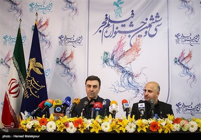 مسعود نجفی مدیر روابط عمومی و ابراهیم داروغه‌زاده دبیر سی و ششمین جشنواره فیلم فجر در نشست خبری