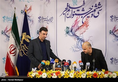 ورود ابراهیم داروغه‌زاده دبیر سی و ششمین جشنواره فیلم فجر به محل نشست خبری