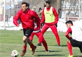 بازیکنان پیگیر وضعیت سیدجلال حسینی در روز هیجان‌زده شدن پرسپولیسی‌ها