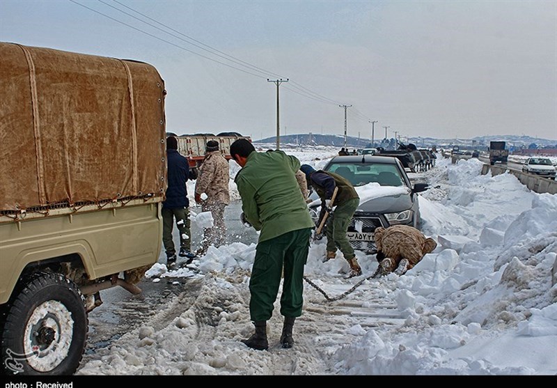 کرمان| بارش برف شدید در محور دهبکری-دارزین آغاز شد