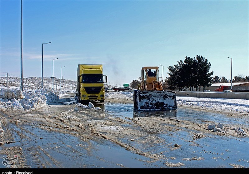 رانندگان در عبور از گردنه‌های استان مرکزی مراقب باشند؛ بارش برف موجب لغزندگی جاده‌ها
