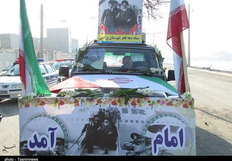 تهران| کاروان نمادین ورود امام خمینی(ره) در ورامین به حرکت درمی‌آید