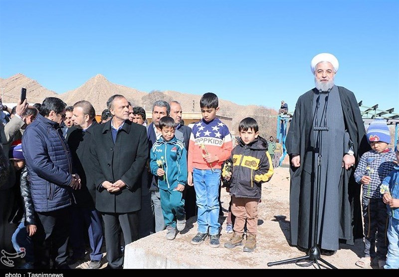 کرمان|بازدید رئیس جمهور از مناطق زلزله‌زده هجدک به روایت تصویر