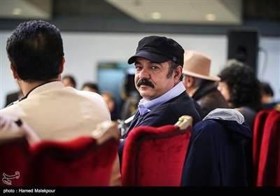 سعید آقاخانی بازیگر در نشست خبری فیلم کامیون - سی‌وششمین جشنواره فیلم فجر