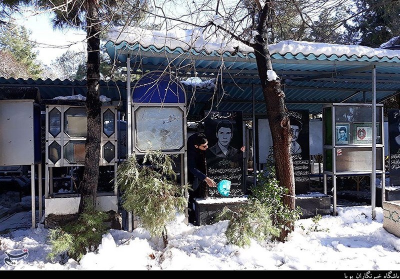 گلزار شهدای تهران|برف روبی مزار شهدا +عکس