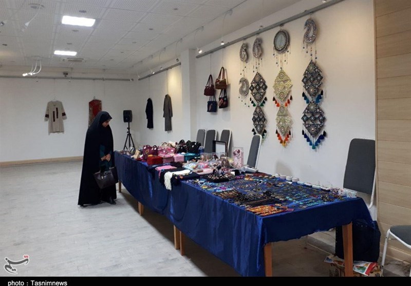 نمایشگاه دائمی صنایع دستی دستی زنان بلوچ در زنجان آغاز شد