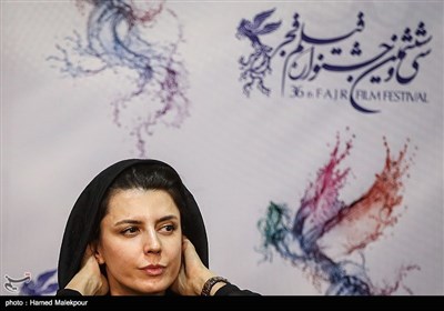 لیلا حاتمی بازیگر در نشست خبری فیلم "بمب یک عاشقانه" - سی‌وششمین جشنواره فیلم فجر