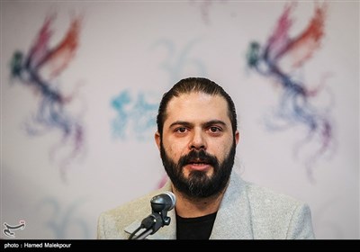 احسان رسول‌اف تهیه‌کننده در نشست خبری فیلم "بمب یک عاشقانه" - سی‌وششمین جشنواره فیلم فجر