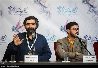محمدرضا شفیعی تهیه‌کننده و هادی مقدم‌دوست نویسنده در نشست خبری فیلم شعله‌ور - سی‌وششمین جشنواره فیلم فجر