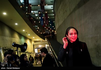 رعنا آزادی‌ور بازیگر فیلم چهارراه استانبول در سی‌وششمین جشنواره فیلم فجر