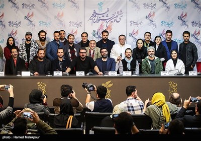 عوامل فیلم چهارراه استانبول در پایان نشست خبری - سی‌وششمین جشنواره فیلم فجر