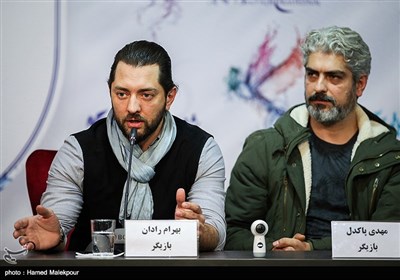 مهدی پاکدل و بهرام رادان در نشست خبری فیلم چهارراه استانبول - سی‌وششمین جشنواره فیلم فجر