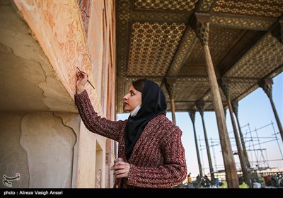 پایان مرمت سقف ایوان عمارت عالی قاپو اصفهان پس از 12 سال