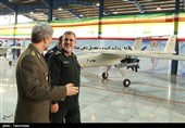 بازدید امیر سرتیپ حاتمی وزیر دفاع از خط تولید انبوه و تحویل دهی پهپاد تاکتیکی مهاجر 6 