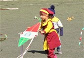 شیراز| 500 کودک شیرازی پرچم ایران را به اهتزار درآوردند