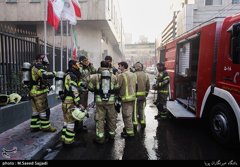 نجات 50 نفر در آتش‌سوزی ساختمان اداری خیابان ولیعصر