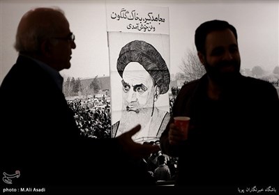 نمایشگاه عکس های قاسم حاج محمدی با موضوع«پیروزی شکوهمند انقلاب اسلامی ایران» با عنوان فصل بیداری