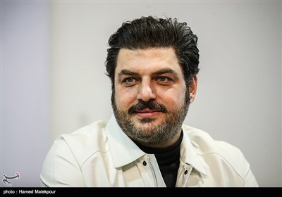 سام درخشانی در نشست خبری فیلم خجالت نکش - سی‌وششمین جشنواره فیلم فجر