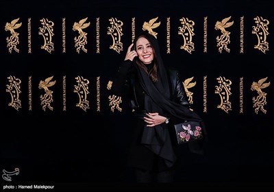 الناز حبیبی بازیگر فیلم خجالت نکش در سی‌وششمین جشنواره فیلم فجر