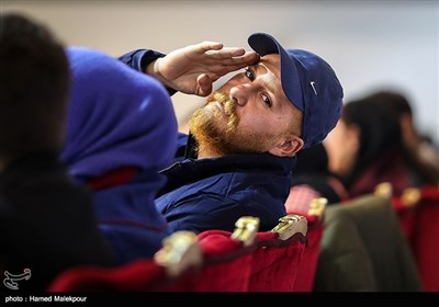 میلاد کی‌مرام بازیگر در نشست خبری فیلم امیر - سی‌وششمین جشنواره فیلم فجر