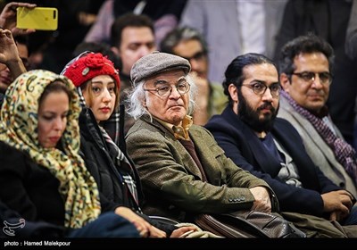 حضور فریدون جیرانی در نشست خبری فیلم به وقت شام - سی‌وششمین جشنواره فیلم فجر