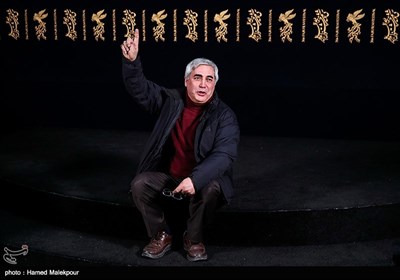 ابراهیم حاتمی‌کیا کارگردان فیلم به وقت شام در سی‌وششمین جشنواره فیلم فجر