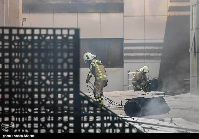 نشست اضطراری کمیته بحران حادثه آتش سوزی با حضور وزیر نیرو + عکس
