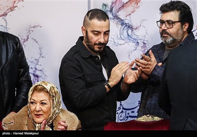 فرهاد اصلانی، نوید محمدزاده و لادن زاوه‌وند در نشست خبری فیلم مغزهای کوچک زنگ‌زده - سی‌وششمین جشنواره فیلم فجر