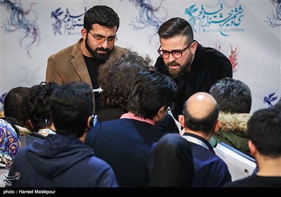 هومن سیدی کارگردان در پایان نشست خبری فیلم مغزهای کوچک زنگ‌زده - سی‌وششمین جشنواره فیلم فجر